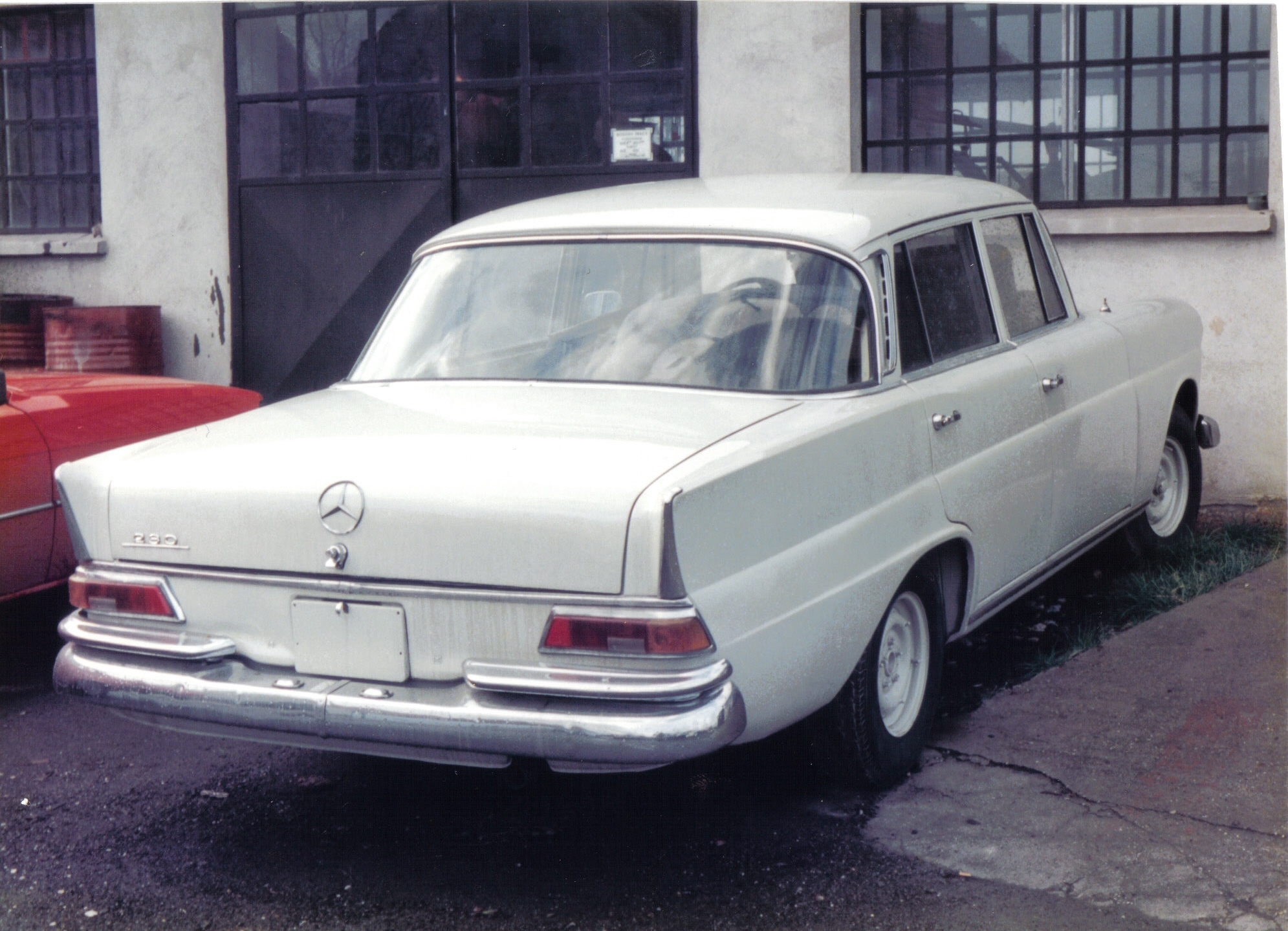 Mercedes-Benz 230H W110 Heckflosse 1966